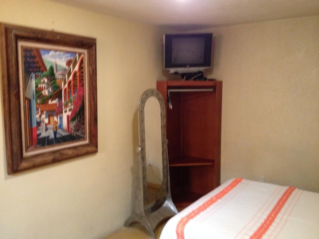 Hostal Casa Castillo Morelia Eksteriør billede